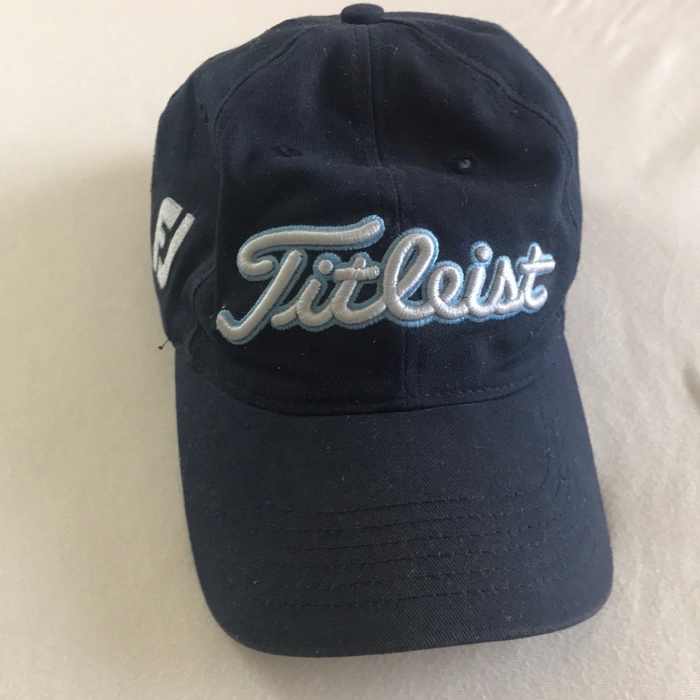 bundle 2 titleist hats
